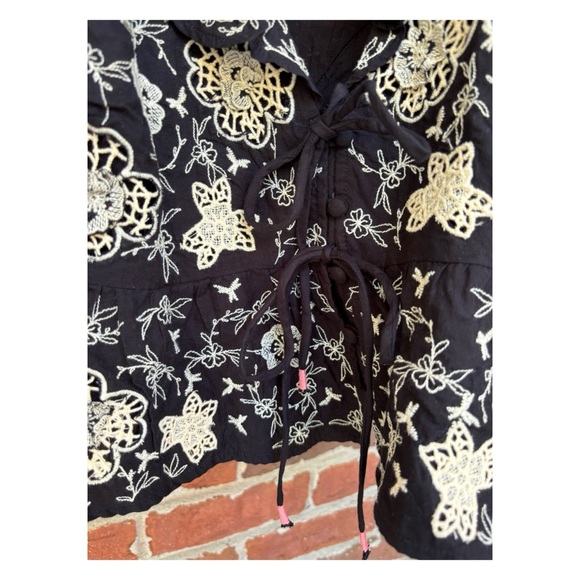 NWOT Anthropologie Embroidered Ruffle Crop Tie Top in Black & White Size XS - Picture 6 of 14